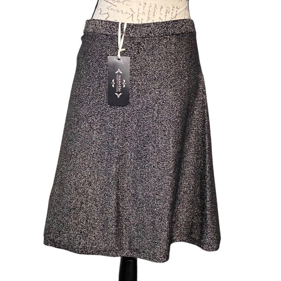 Nanette Lepore Dresses & Skirts - NWT Nannette Lepore Stretch Metallic Gold Flare Skirt Size Large Black